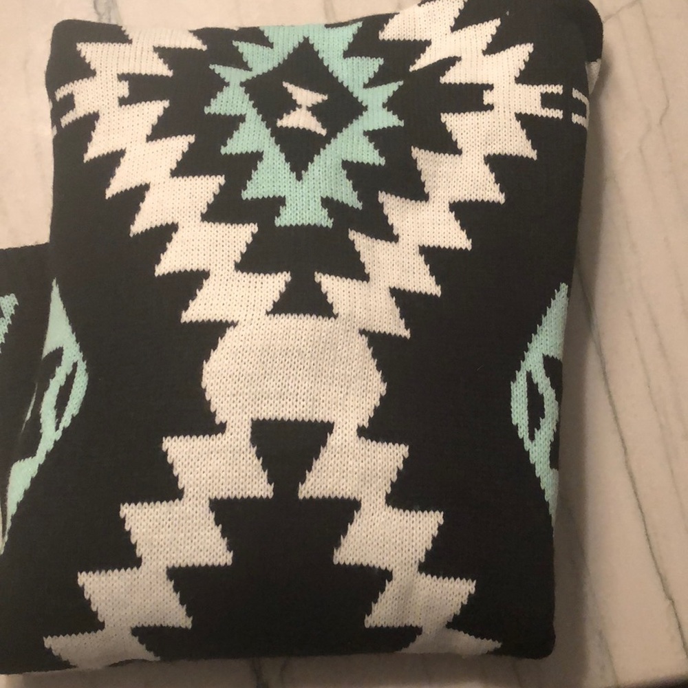 Oversized Aztec patterned sweater size m/L - Picture 2 of 5